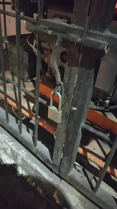 How to replace a gate lock-1